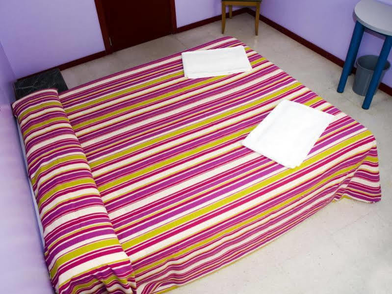 Hostal Welcome Madrid Exteriör bild